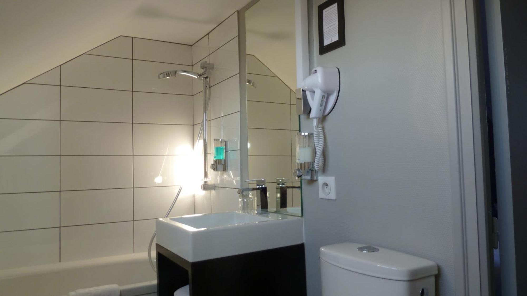 Astrid Hotel Рен Екстериор снимка